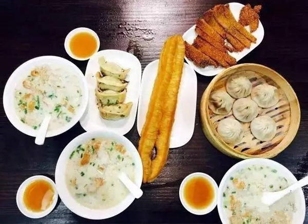 把豆?jié){油條做成夜宵，外賣月銷破百萬，他已經(jīng)做了7年的網(wǎng)紅